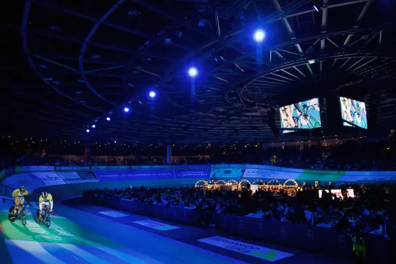 Blog BerlinMeetings, Sportlocations, Fahrradrennen im Veloddrom Berlin