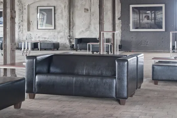 Eventausstattung, Eventwide Berlin, Loungemöbel in einer Industrielocation