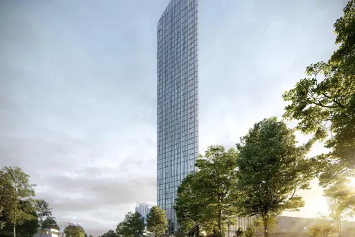 Hohes, modernes Hochhaus am Fluss, umgeben von Bäumen und Spaziergängern.