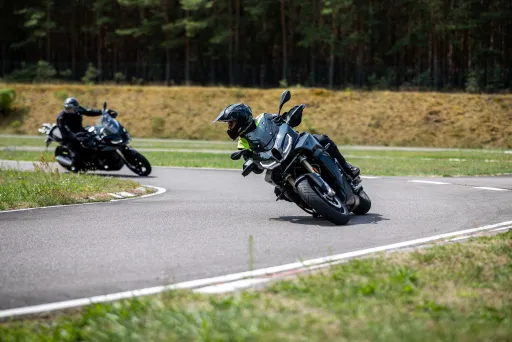 Motorradfahrer im ADAC Motorrad-Fahrsicherheitstraining