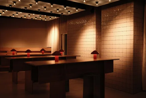 Eingang - und Bar Bereich für soziale und kulinarische Formate im CLINKER