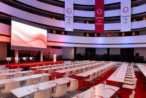 Meeting im Atrium Nahaufnahme