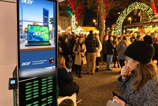 Rechargy Station auf einem Weihnachtsmarkt