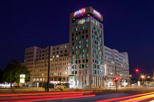  Event location and conference hotel, exterior view