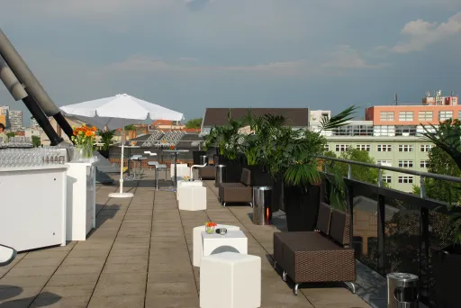 Meeting Guide Berlin Deutsches Technikmuseum gemischte Bestuhlung auf der Terrasse des Ausgucks