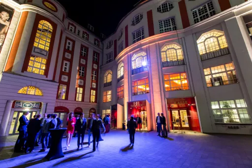 Historischer Innenhof des Admiralspalasts