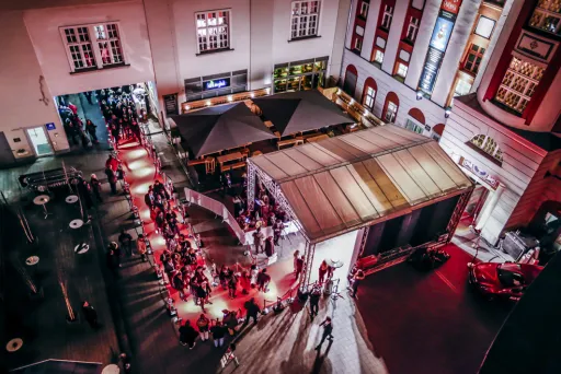 Red Carpet Event im historischen Innnehof
