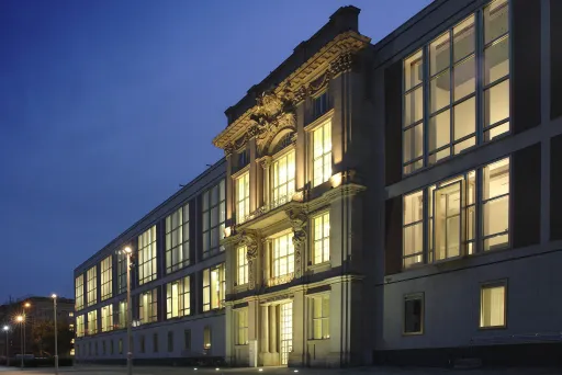 SCHLOSSPLATZ 1 at night