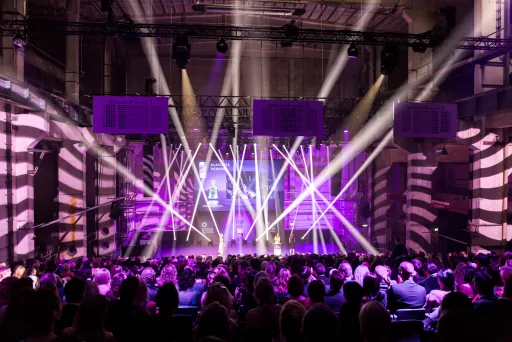 Meeting Guide Berlin satis&fy Veranstaltung Duftstars 2016 Gäste sitzen vor einer Bühne