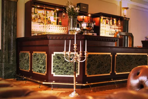 Elegante Bar und der Grüne Salon der Eventlocation Meistersaal 