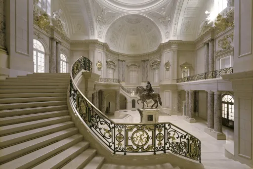 Bode Museum Treppenhaus mit Reiterstandbild