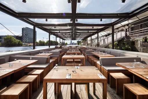 Outdoorfläche direkt auf der Spree