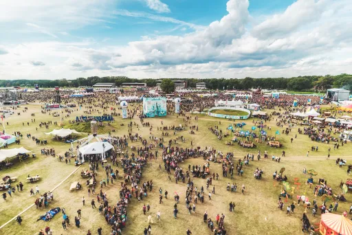 Meeting Guide Berlin Rennbahn Hoppegarten Festival auf dem Gelände