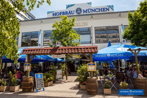Meeting Guide Berlin Hofbräu Berlin Außenansicht mit Biergarten Biergarten mit 500 Sitzplätzen