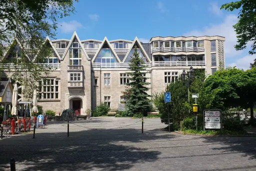 Hotel St.-Michaels-Heim Aussenansicht von der Bismarckallee 