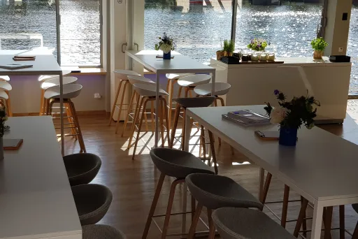 Meeting Guide Berlin, Eventlocation Seminarschiff, Unterschiedliche Bestuhlungsvarianten an Bord möglich