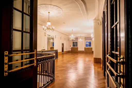 Große Wandelhalle der Eventlocation Meistersaal