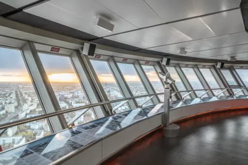 Aussichtsetage des Berlin Fernsehturms mit 360° Ausblick
