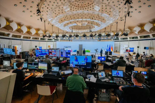 Studio-Setting einer digitalen Veranstaltung