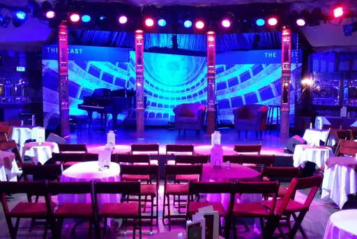 Projektionsmöglichkeit Bühne