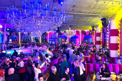 Knutschfleck Berlin Innenraum Location