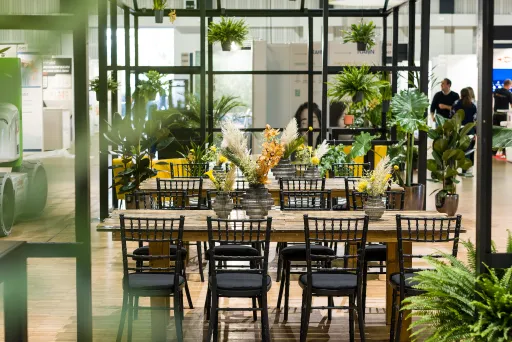 Nachhaltige Eventausstattung; Palettntische; Holztische