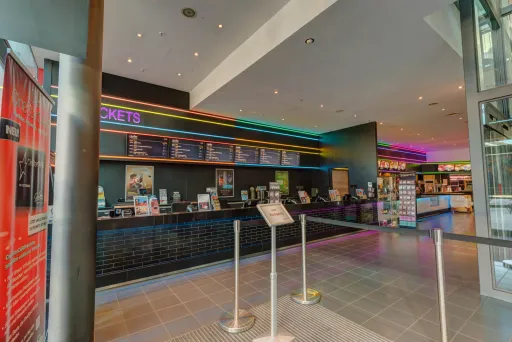 Kinotheke, Empfang und Check-In-Möglichkeit