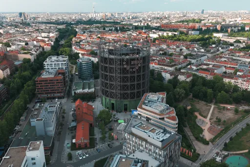 Drohnenaufnahme EUREF Campus mit Gasometer