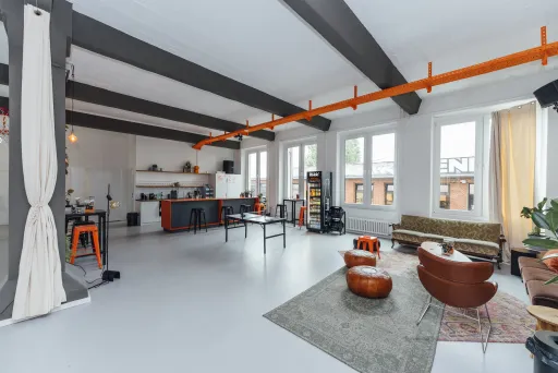 Showdown Lounge Open Space