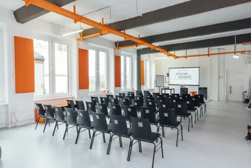 Showdown Lounge bestuhlt