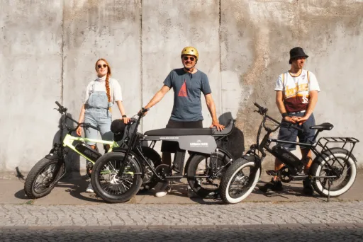 Mit Urby Bike und E-cruiser an der Berliner Mauer