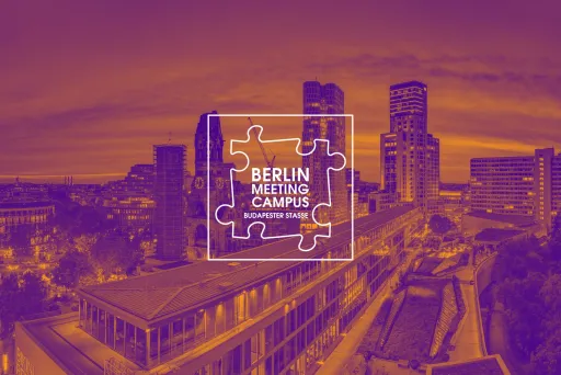 Skyline an der Budapester Straße mit Gedächtniskirche und Berlin Meeting Campus Logo