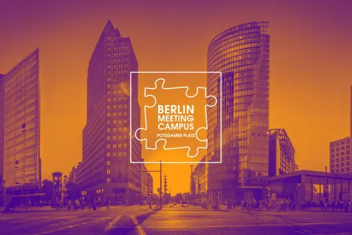 Potsdamer Platz in Berlin mit Berlin Meeting Campus Logo im orange-violetten Design