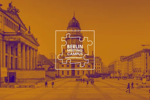 Gendarmenmarkt in Berlin mit Konzerthaus, Dom und Berlin Meeting Campus Logo