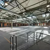 Blick in die leere Halle der Eventlocation STATION-Berlin