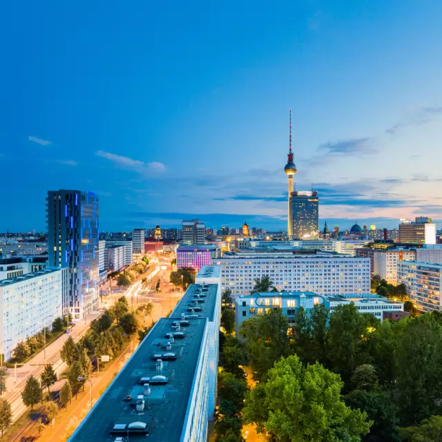 Blog BerlinMeetings, Hotel-Charta zur Anwerbung von Großkongressen, Berlin Skyline bei Nacht