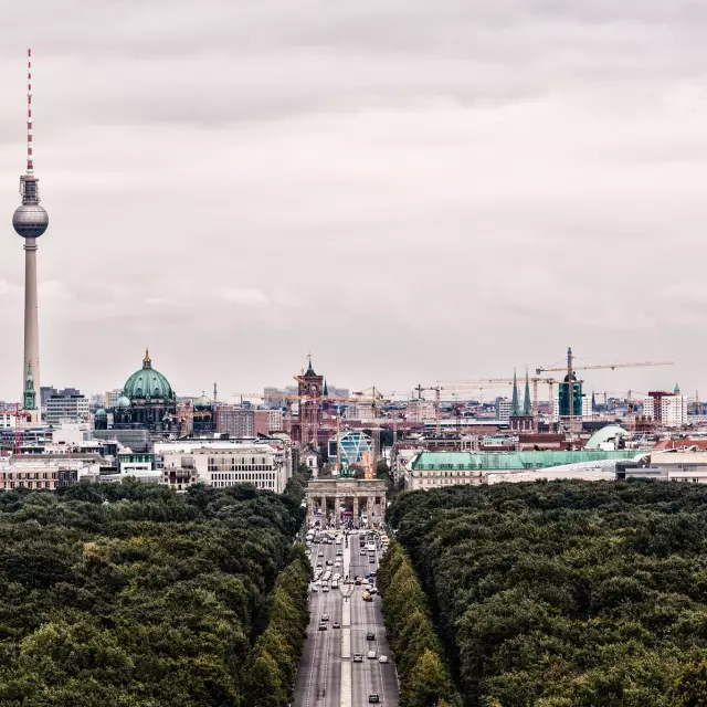 Foto: Berlin bewölkt; Tiergarten, Fernsehturm