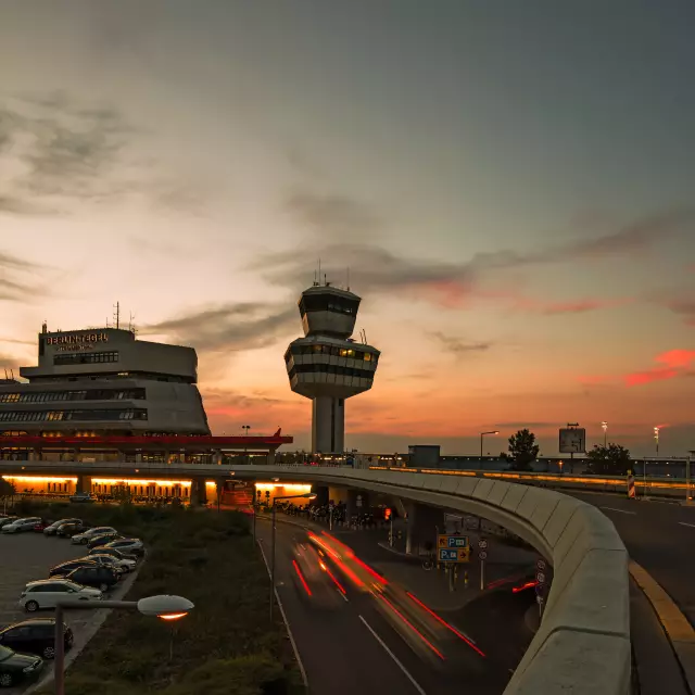 Sonnenuntergang am Flughafen Berlin-Tegel (TXL) - (Berlin-Reinickendorf, Germany)