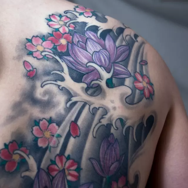 Lotus Blume Tattoo