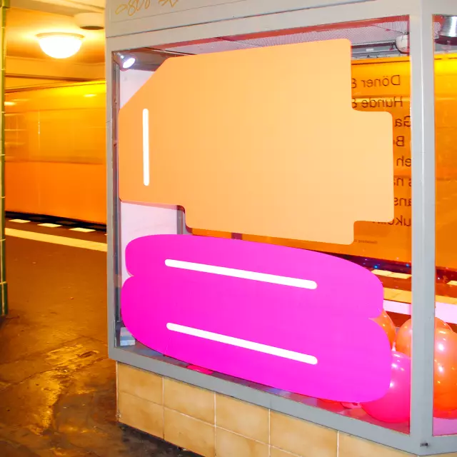 KMS-Vitrine, 48h Neukölln 2024