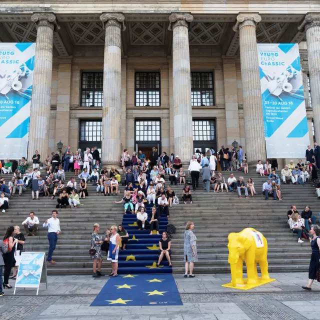 Young Euro Classic - Freitreppe Konzerthaus in Berlin