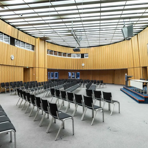 Großer Vortragssaal im Ludwig Erhard Haus Berlin