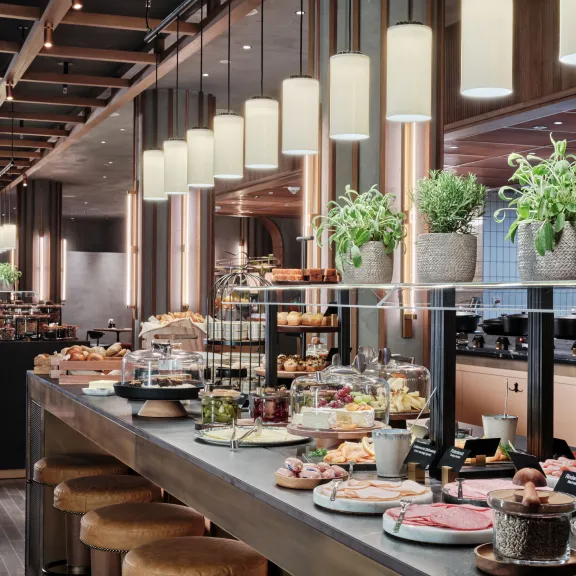 Hotel Frühstücksbuffett im Radisson Collection Hotel