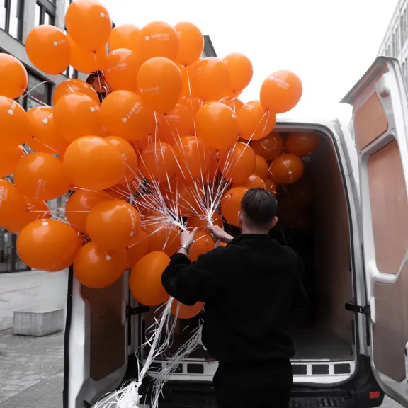 Heliumballon-Lieferung für Zalando