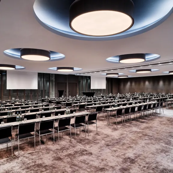 Meeting Room Charlottenburg & Spandau im Radisson Blue Collection Hotel