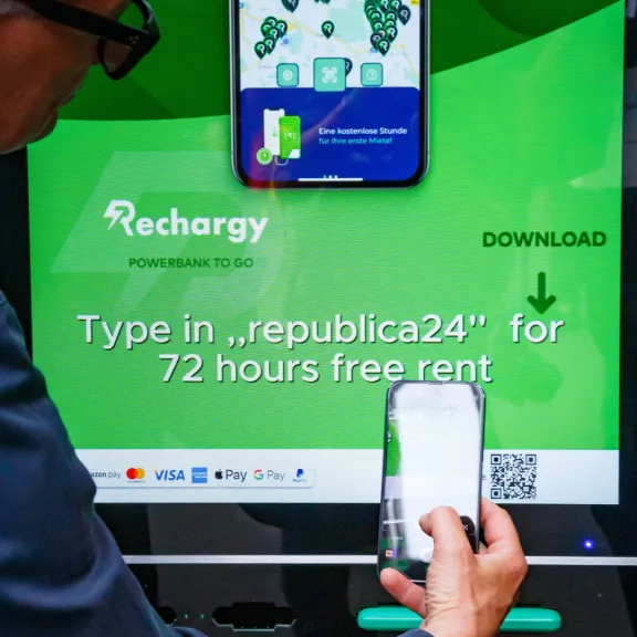 Rechargy Handyladestation mit Screen für Veranstaltungen mieten
