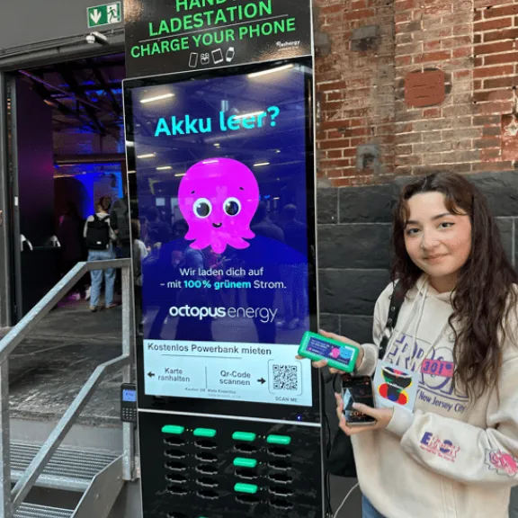 Rechargy Powerbankstation mit Octopus Energy Branding