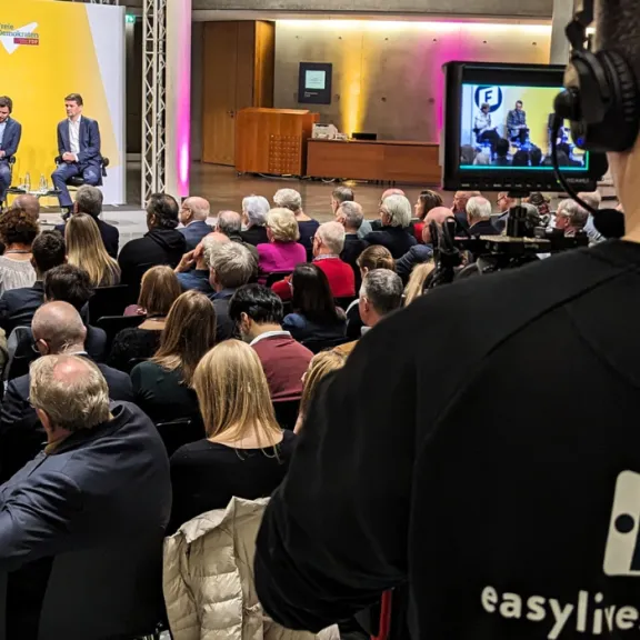 Livestreaming einer Veranstaltung der Friedrich Naumann Stiftung aus dem Paul-Löbe-Haus