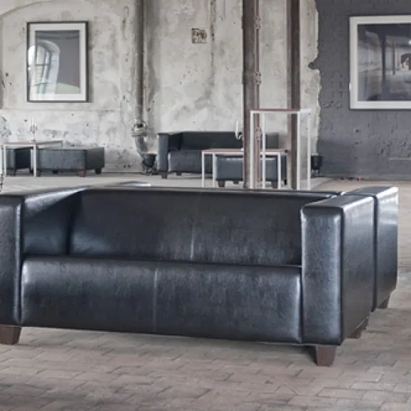 Eventausstattung, Eventwide Berlin, Loungemöbel in einer Industrielocation