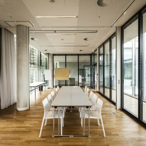 Meeting Guide Berlin Cafe Moskau Raum Riga mit Workshop Set Up